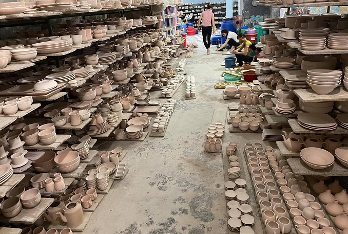 Bat Trang ceramic village half day tour