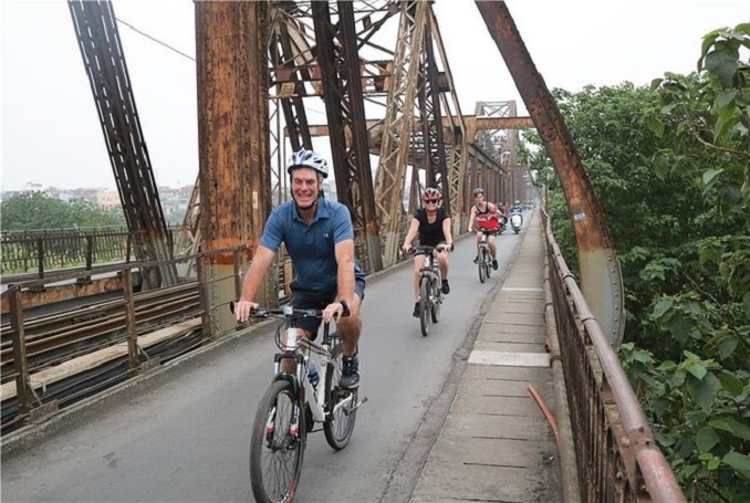 Hanoi cycling half day tour