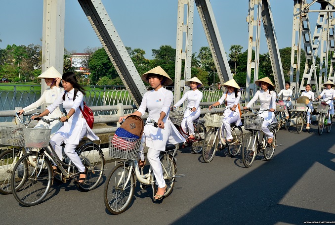  Hue Cycling Tour To Thanh Toan Bridge