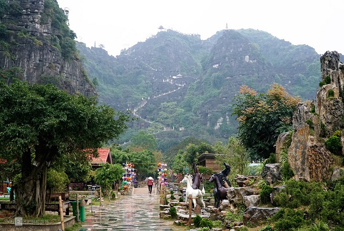 Tam Coc ride boat - Hang Mua trekking full day tour