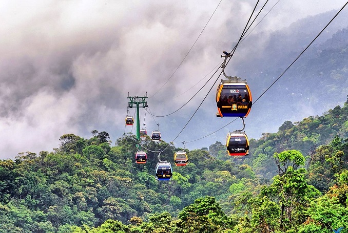Experience Fansipan by cable car  